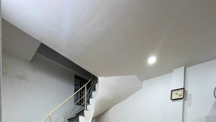Cho thuê nhà nguyên căn ngõ Bạch Mai Hai Bà Trưng,  40m x3 tầng 1 tum .3 ngủ.
11 Triệu